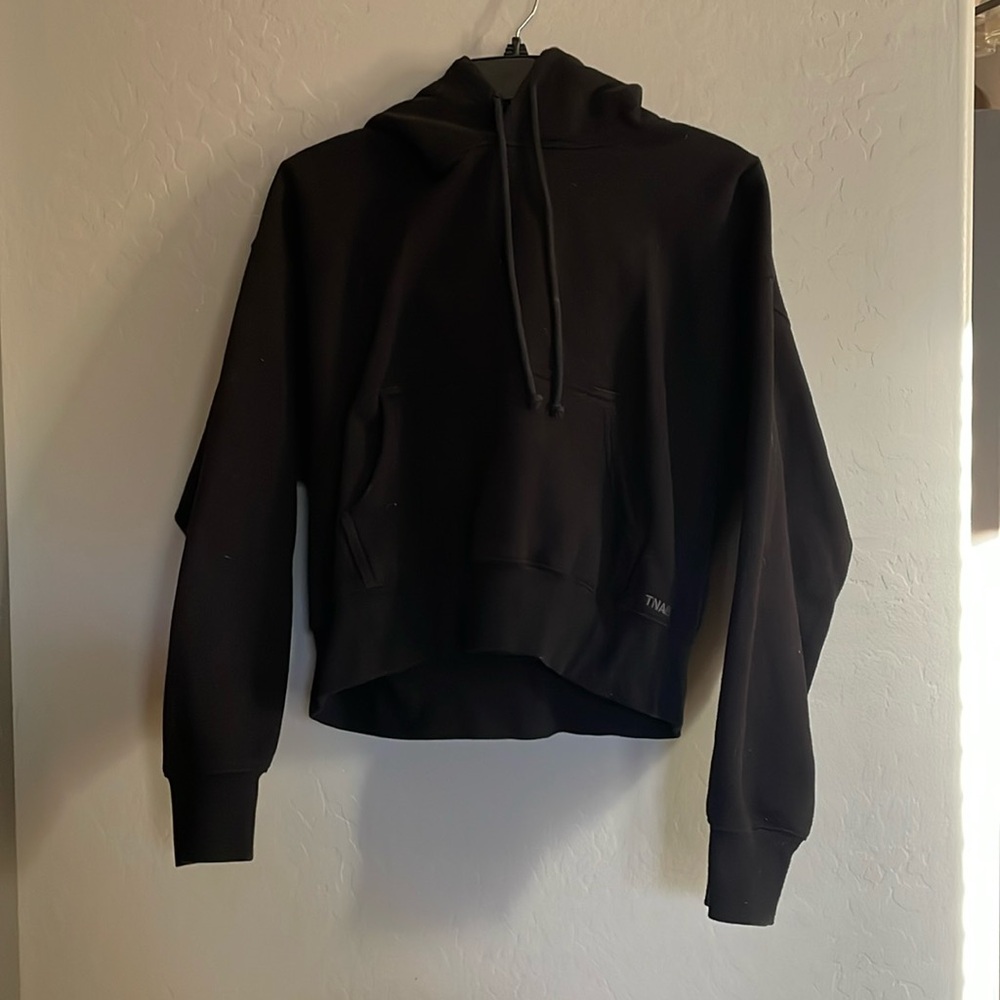 Aritzia TNA Sweatfleece cozy fleece boyfriend fit cropped black hoodie